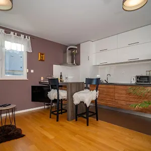 Apartman Saga, Split